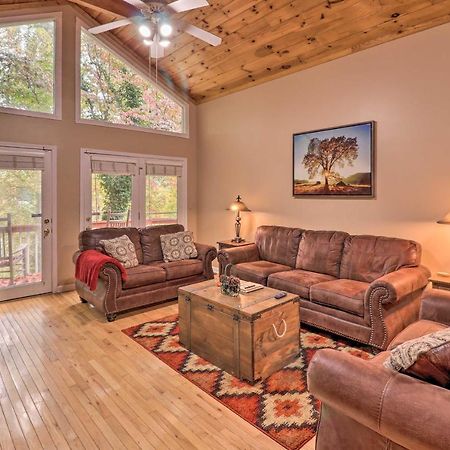 Rustic Red Cabin With Deck In Maggie Valley Club! المظهر الخارجي الصورة