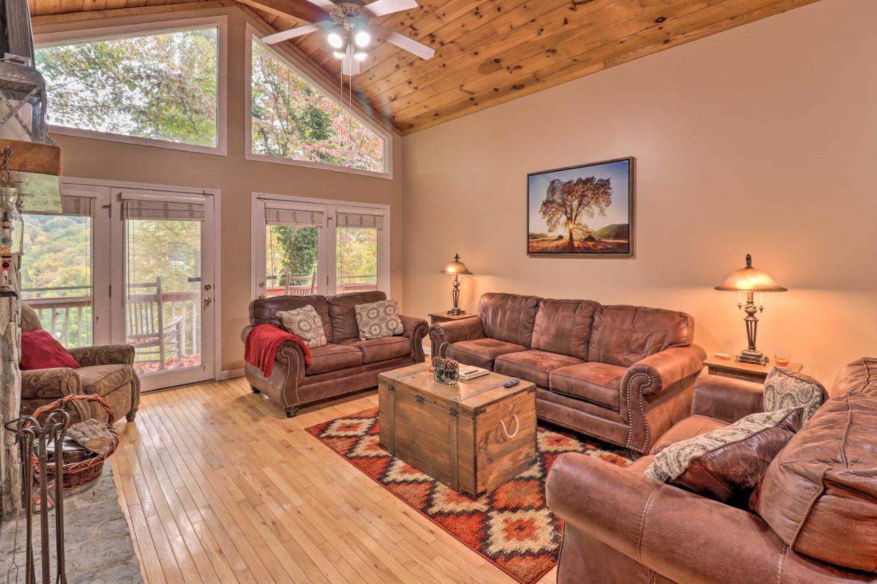 Rustic Red Cabin With Deck In Maggie Valley Club! المظهر الخارجي الصورة