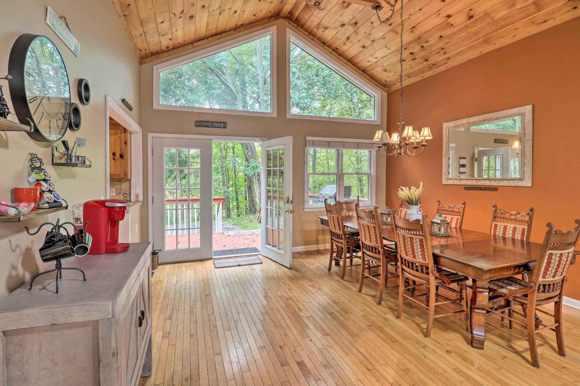 Rustic Red Cabin With Deck In Maggie Valley Club! المظهر الخارجي الصورة