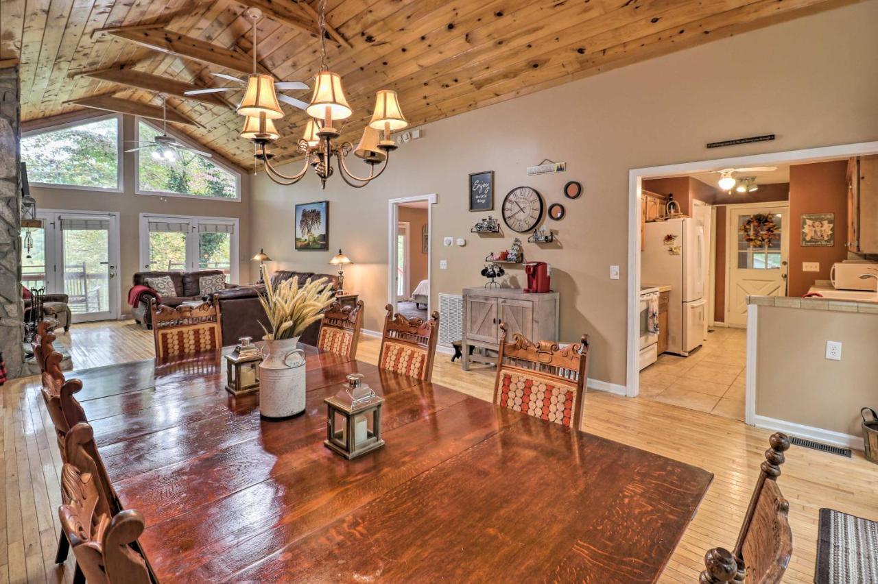 Rustic Red Cabin With Deck In Maggie Valley Club! المظهر الخارجي الصورة