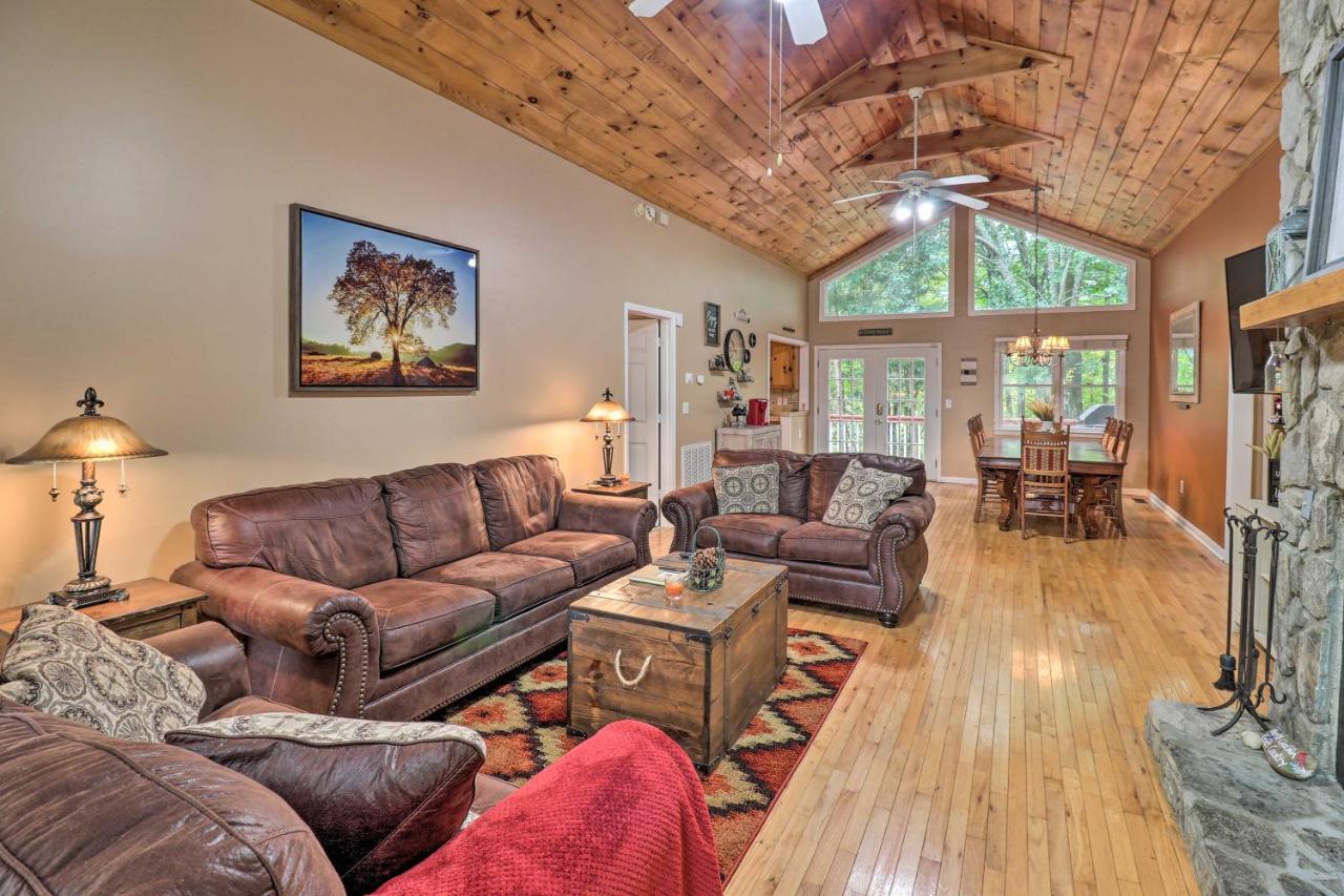 Rustic Red Cabin With Deck In Maggie Valley Club! المظهر الخارجي الصورة