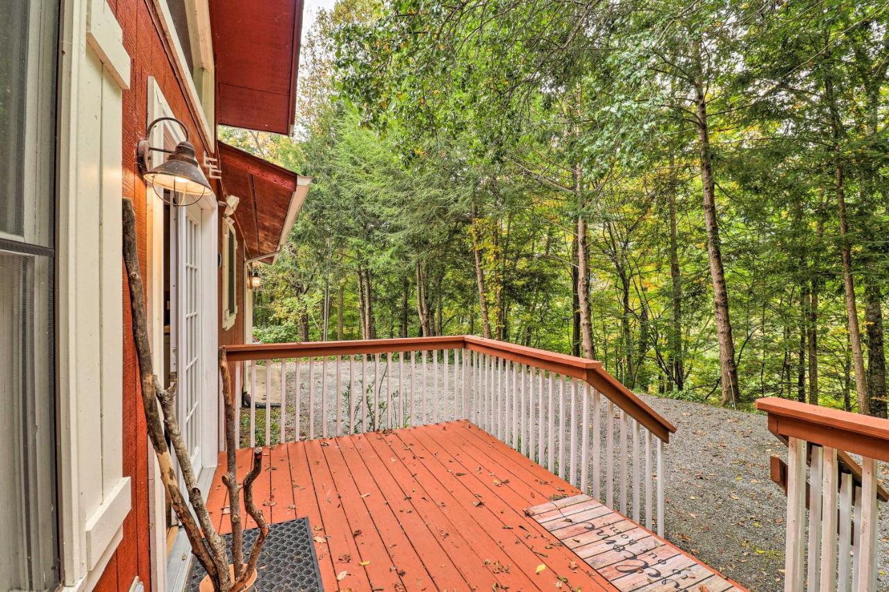 Rustic Red Cabin With Deck In Maggie Valley Club! المظهر الخارجي الصورة